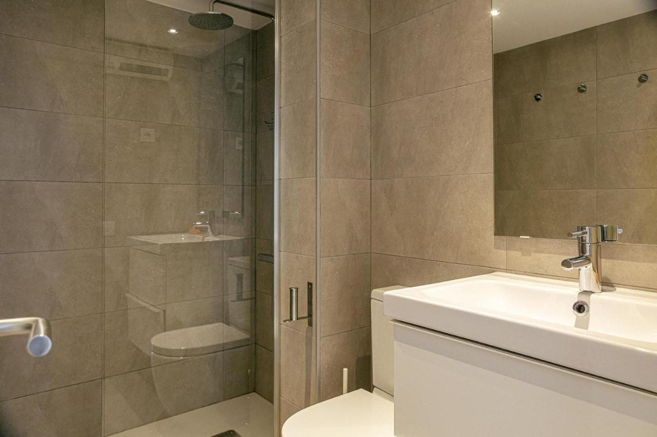Karina D-Luxe Apartment เอมปูเรียบราบา ภายนอก รูปภาพ