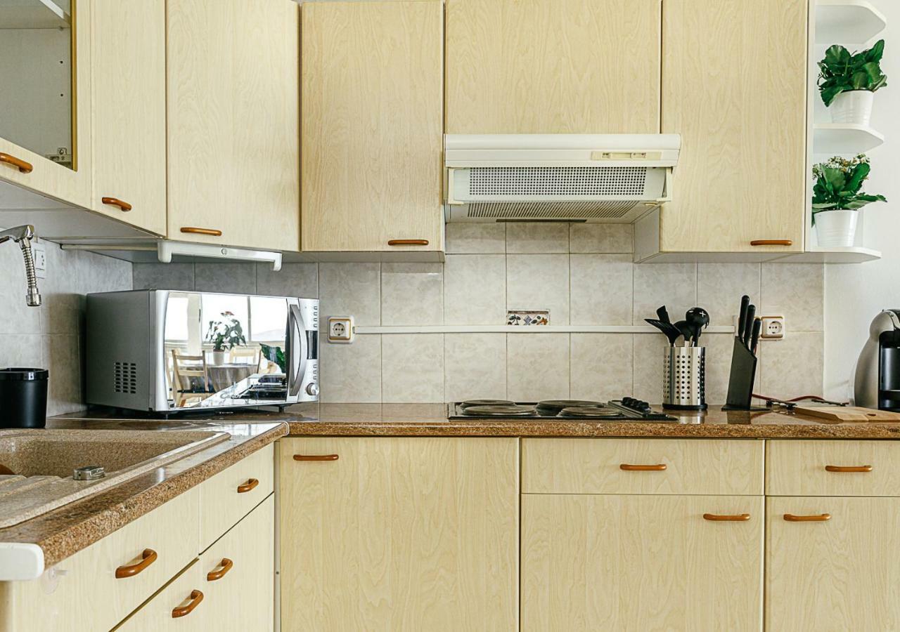 Karina D-Luxe Apartment เอมปูเรียบราบา ภายนอก รูปภาพ