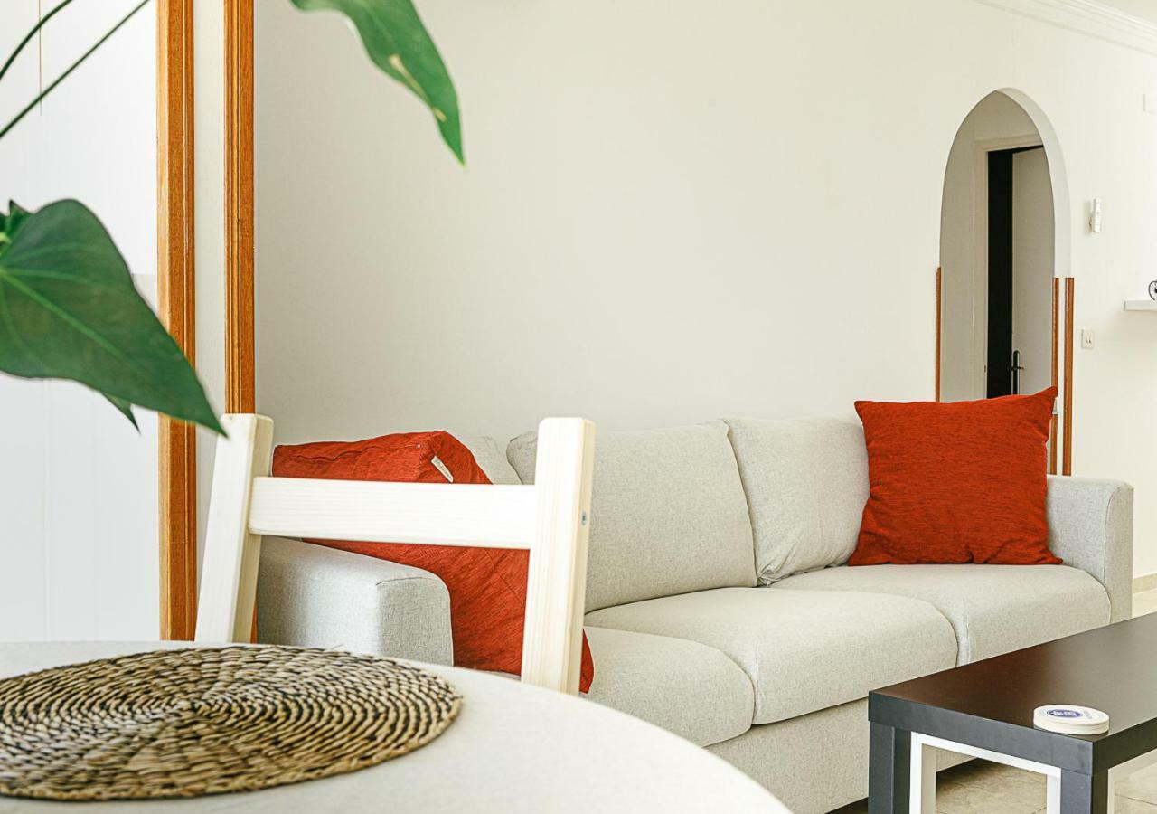 Karina D-Luxe Apartment เอมปูเรียบราบา ภายนอก รูปภาพ